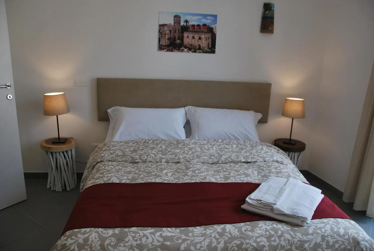 B&B Ohana Palermo 2*,  Italy